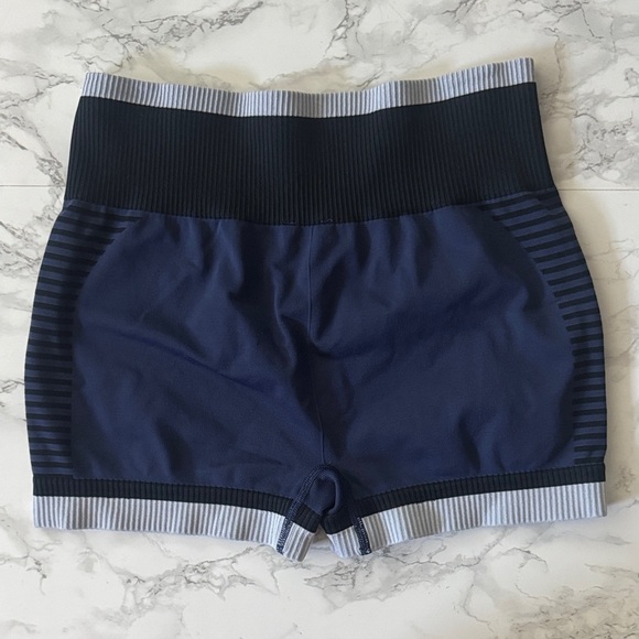 OISELLE Blue Black Run Seamless Racer Shorts Medium - Picture 3 of 4